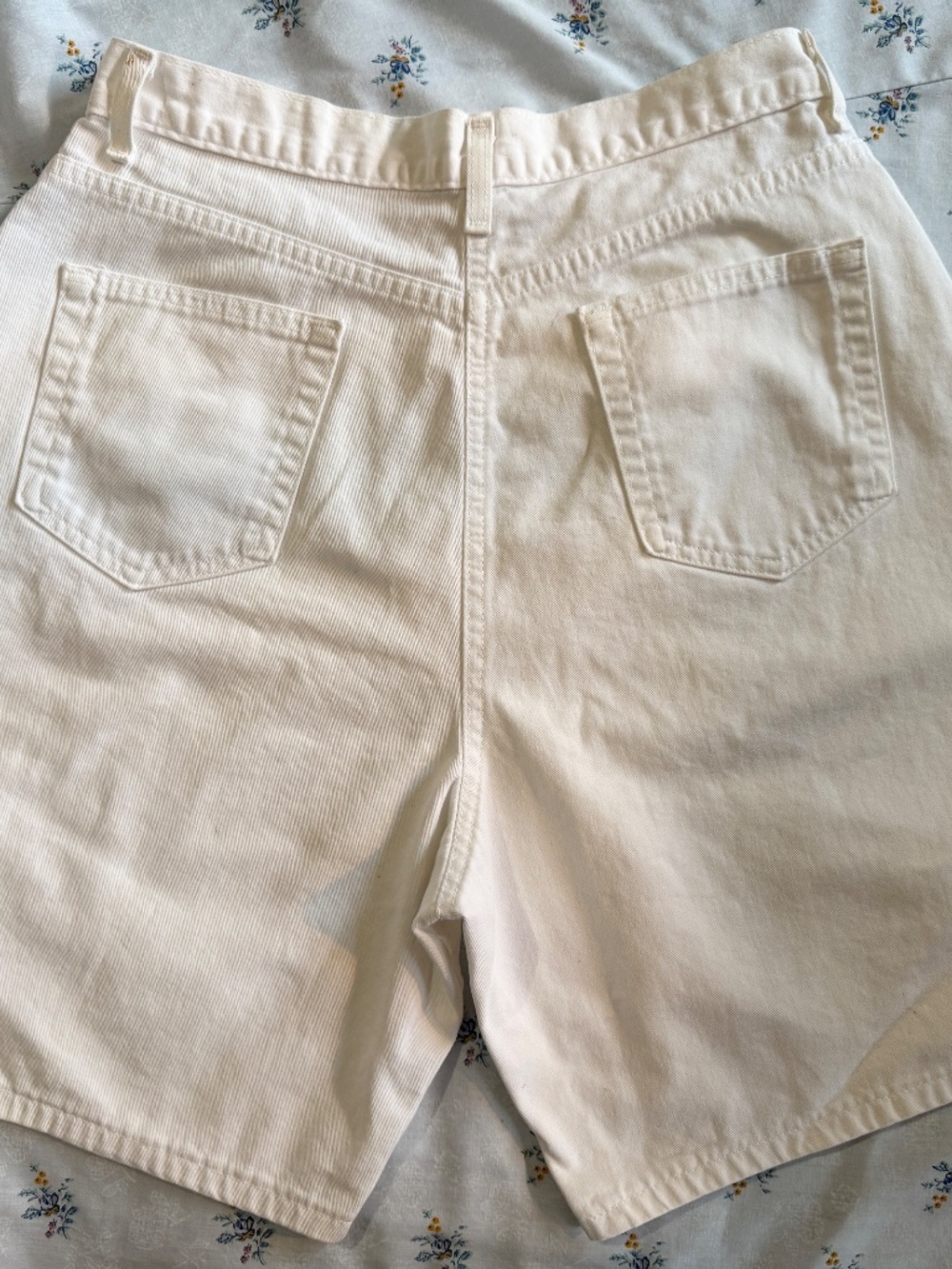 Vintage Faded Glory White Denim Butter Mom Shorts Size 16 Made in the USA HK8185